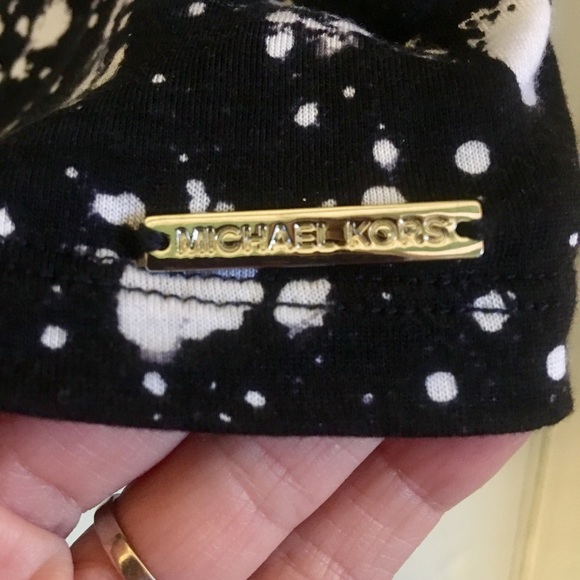 Gorgeous wrinkle free Michael Kors cowl neck top - Picture 5 of 6